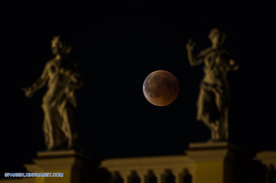 ALEMANIA-BERLIN-LUNA-ECLIPSE