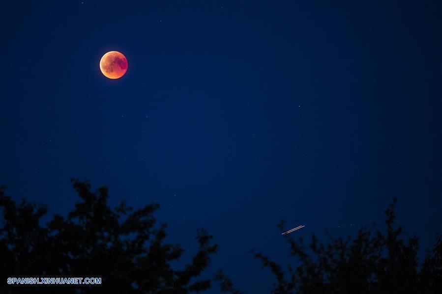 ALEMANIA-SALZGITTER-LUNA-ECLIPSE