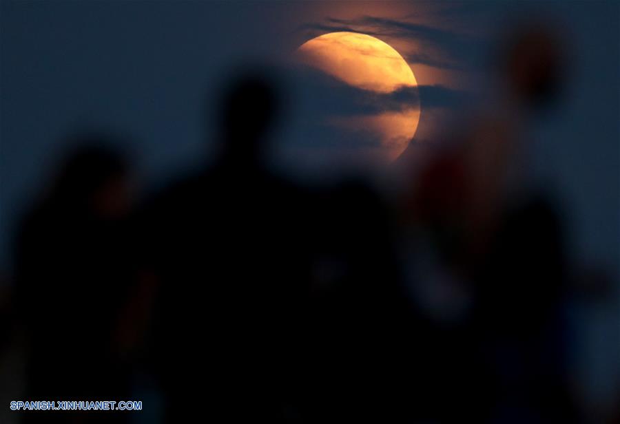 CROACIA-ZAGREB-LUNA-ECLIPSE