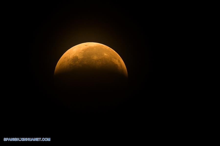 VIETNAM-TINH HAU GIANG-ECLIPSE LUNAR