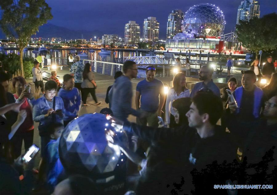 CANADA-VANCOUVER-INSTALACION DE ARTE INTERACTIVO 