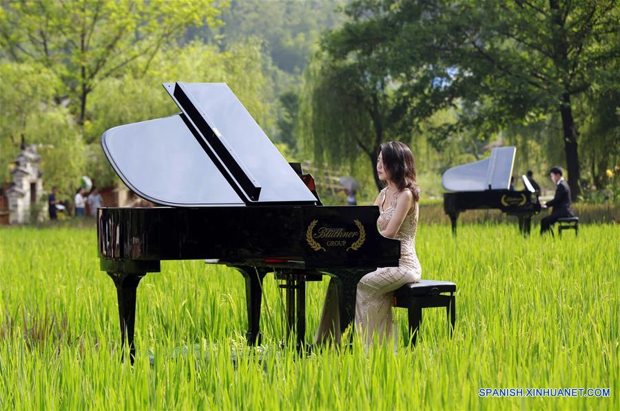CHINA-HUNAN-MUSICOS-PIANO