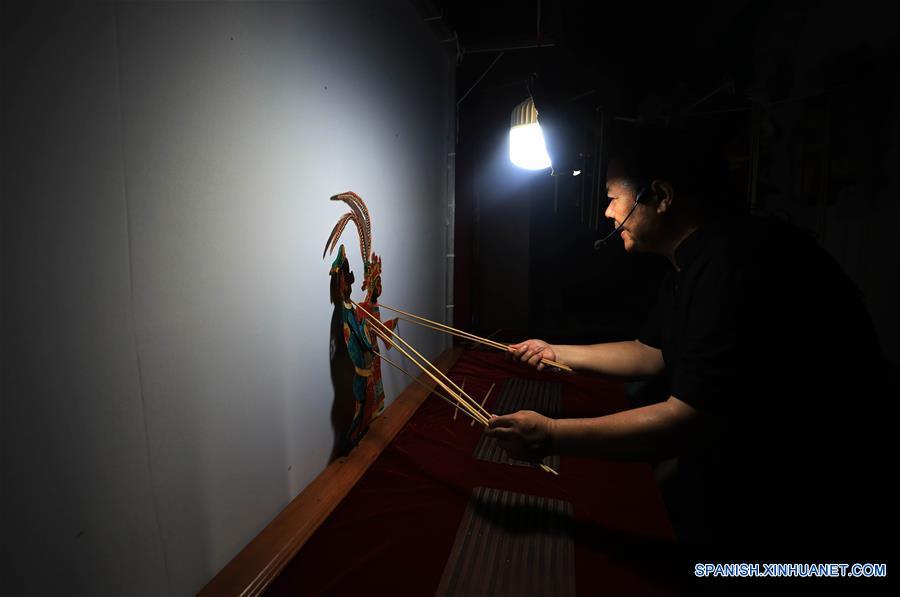 CHINA-SHANDONG-TEATRO DE MARIONETAS DE SOMBRAS-SERIE 