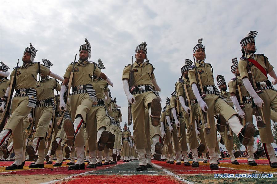 INDIA-SRINAGAR-DESFILE DE GRADUACION POLICIAL 