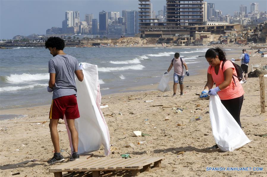 LIBANO-BEIRUT-PLAYA-LIMPIEZA