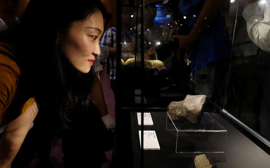 CHINA-SHANGHAI-PLANETARIO-METEORITO