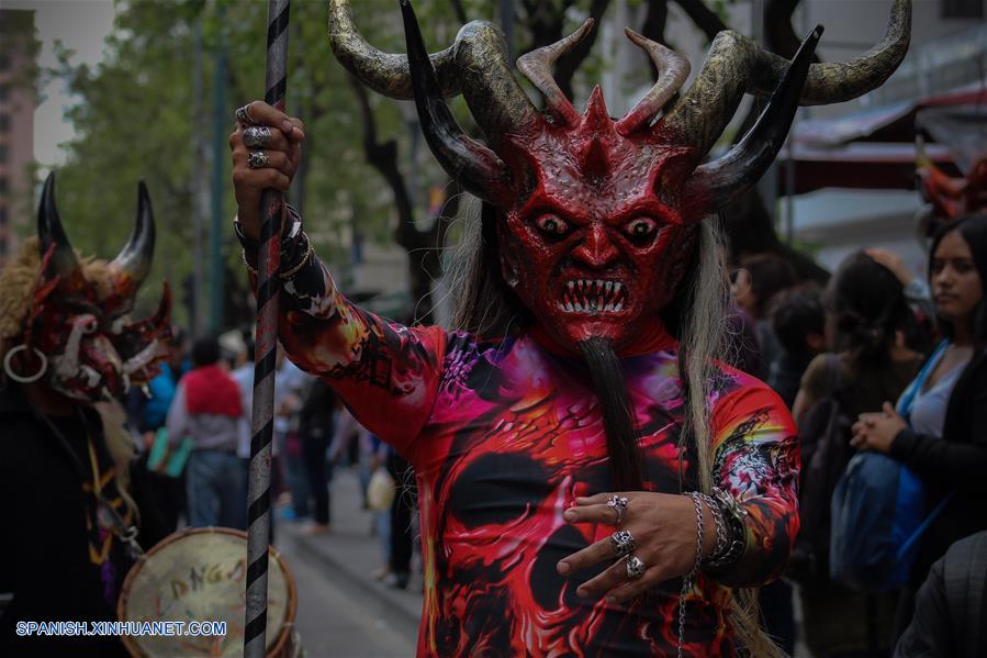 ECUADOR-QUITO-DESFILE-DIABLOS