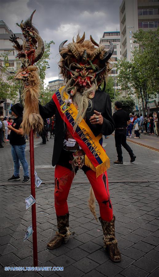 ECUADOR-QUITO-DESFILE-DIABLOS