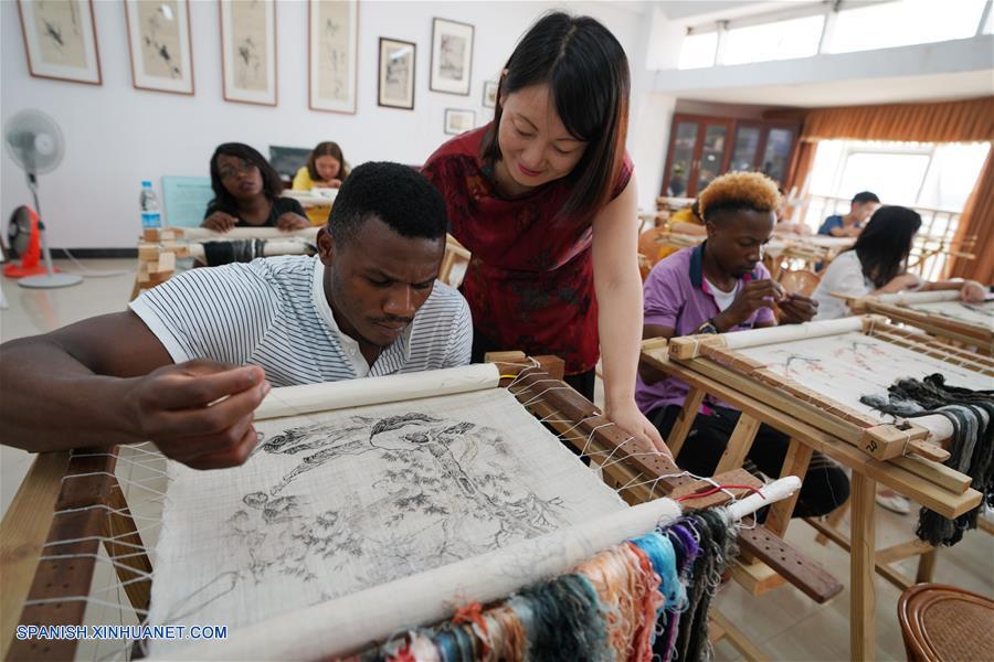 CHINA-JIANGXI-ESTUDIANTES AFRICANOS-CULTURA CHINA 