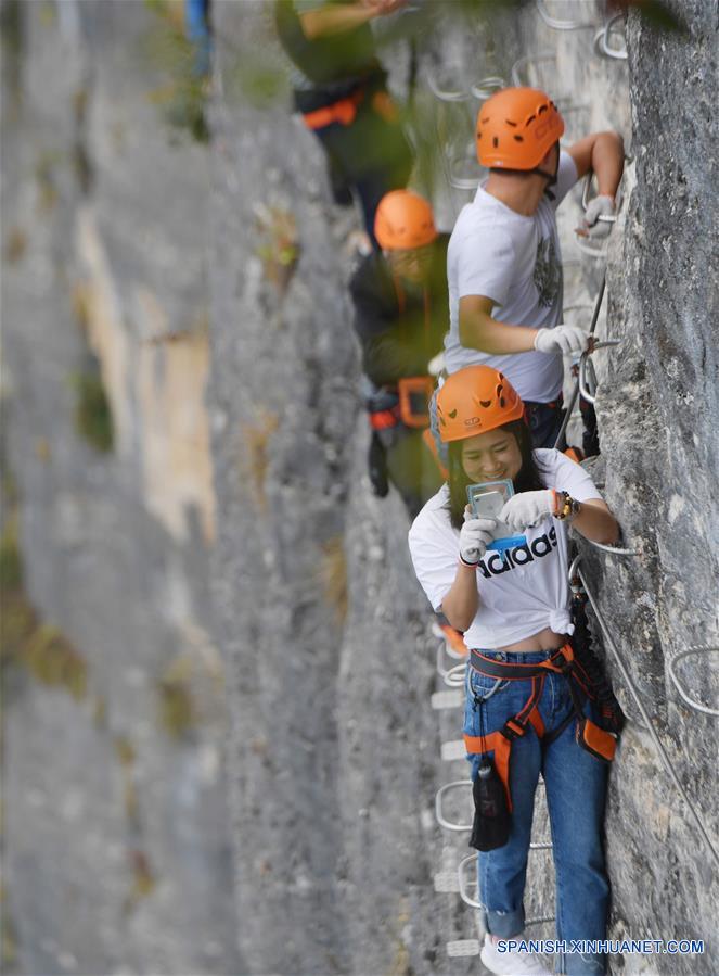 CHINA-HUBEI-ESCALADA EN ROCA