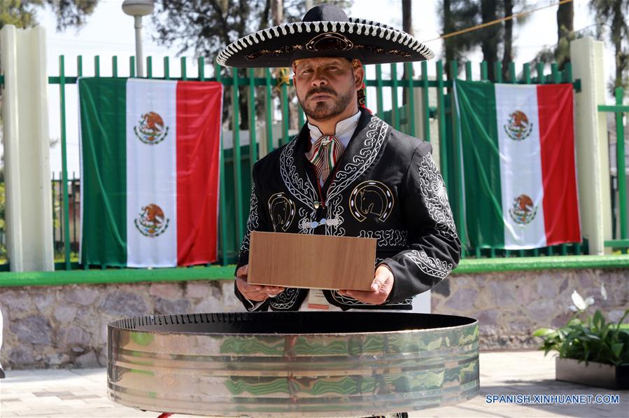 MEXICO-CIUDAD DE MEXICO-CEREMONIA DE INCINERACION DE BANDERA 