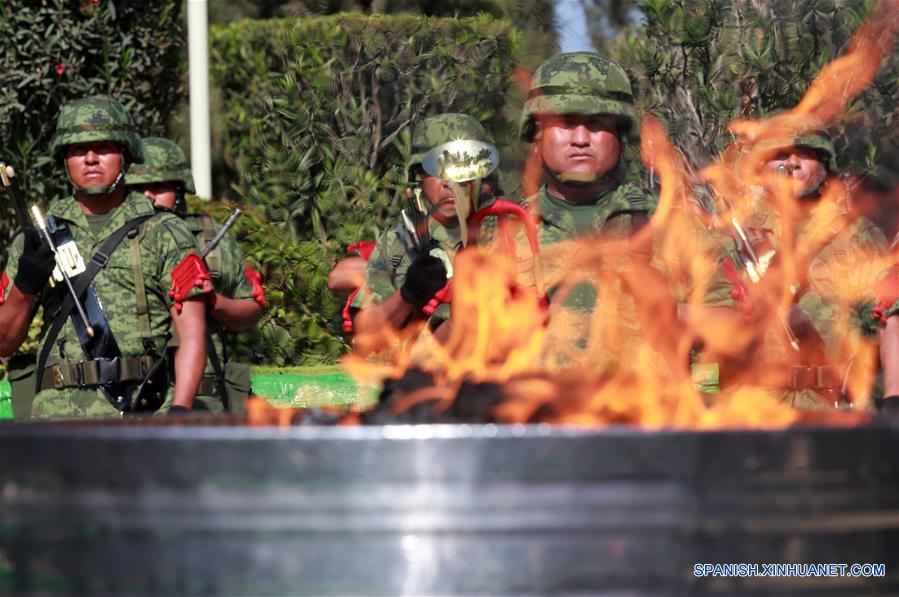 MEXICO-CIUDAD DE MEXICO-CEREMONIA DE INCINERACION DE BANDERA 
