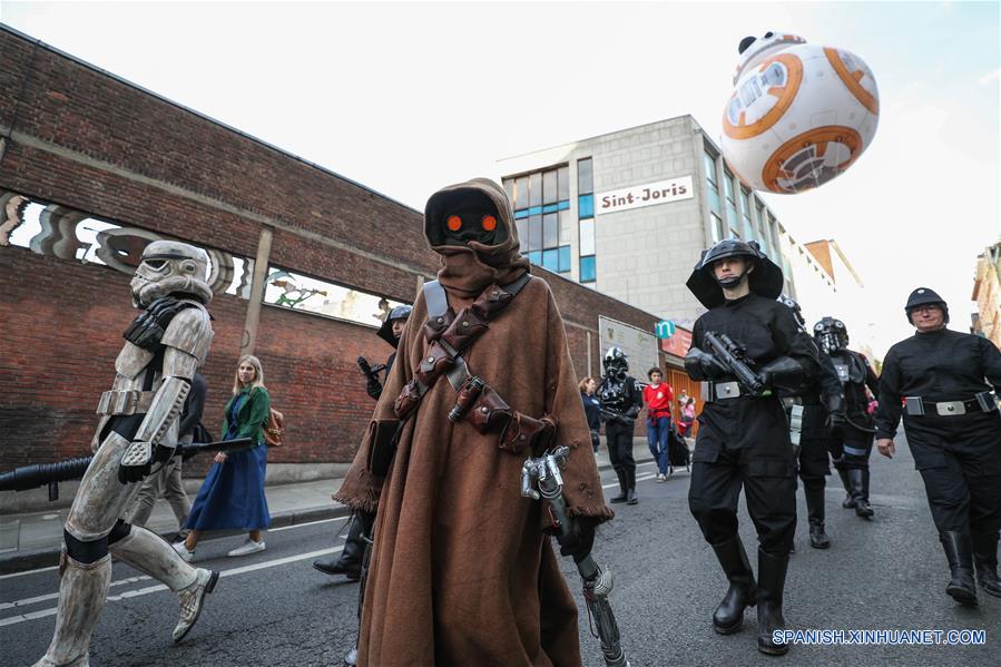 BELGICA-BRUSELAS-DESFILE-DIA DEL GLOBO