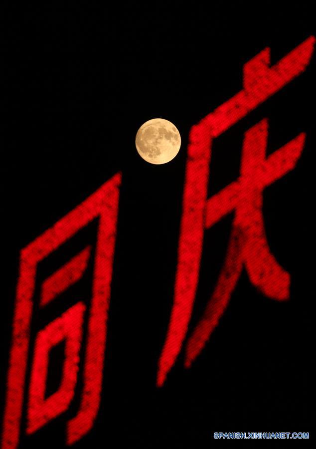 CHINA-JIANGSU-FESTIVAL DE MEDIO OTOÑO-LUNA