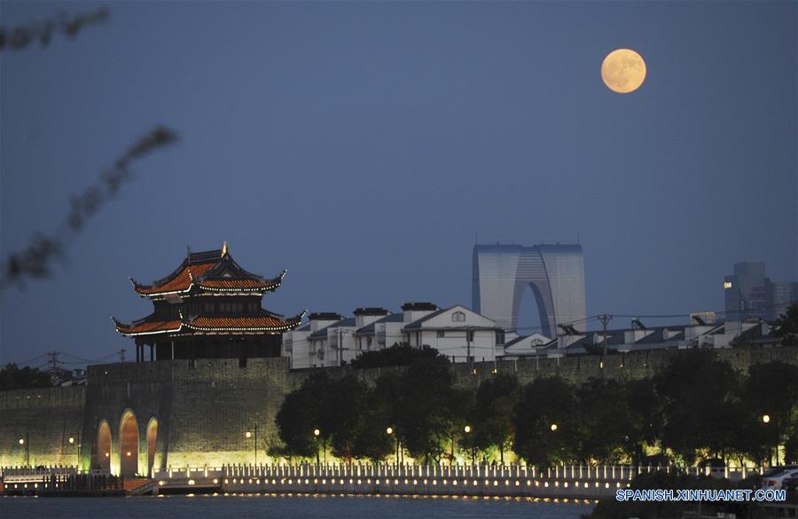 CHINA-JIANGSU-FESTIVAL DE MEDIO OTOÑO-LUNA