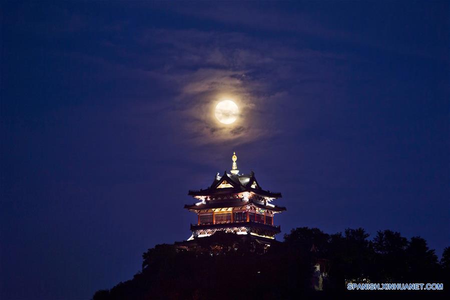 CHINA-JIANGSU-FESTIVAL DE MEDIO OTOÑO-LUNA