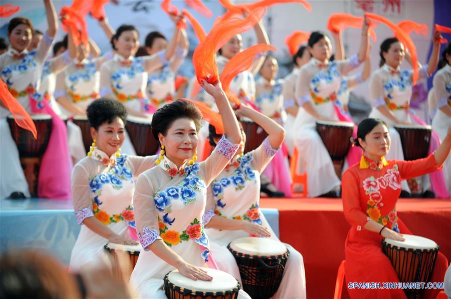 CHINA-ANHUI-FESTIVAL DE MEDIO OTOÑO-DIA NACIONAL-CELEBRACION