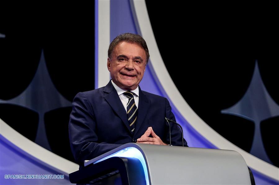 Agricultores trabajan en campos en Hebei