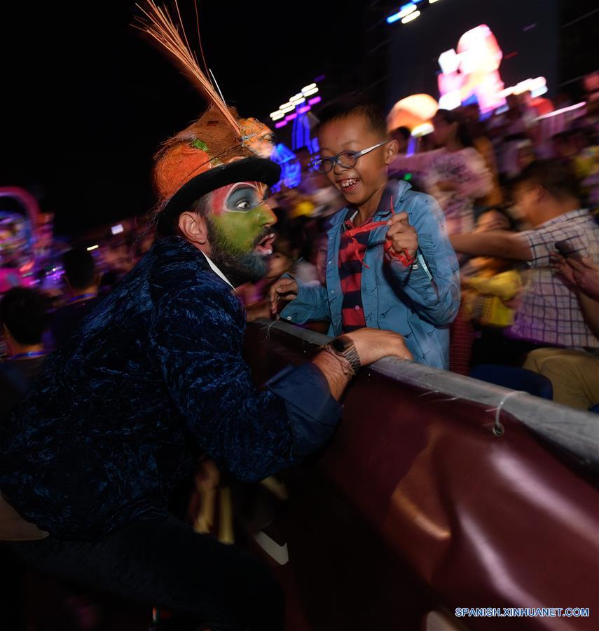 CHINA-ZHEJIANG-CARNAVAL-ESPECTACULO