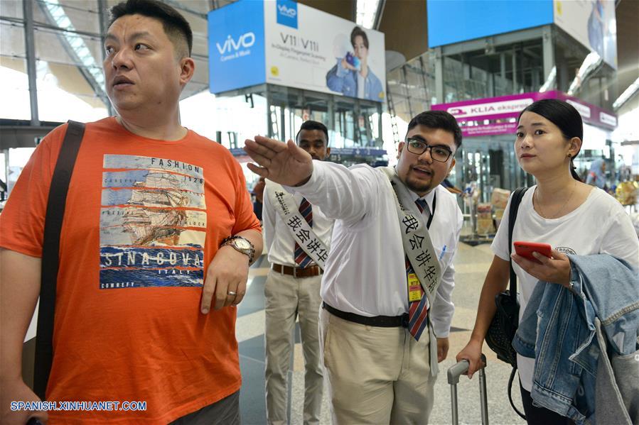 MALASIA-SEPANG-AEROPUERTO INTERNACIONAL-FUNCIONARIOS DE HABLA MANDARIN