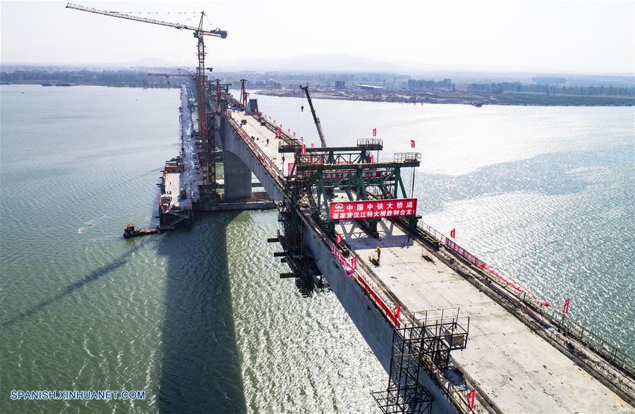 CHINA-HUBEI-VIA-PUENTE-CONSTRUCCION