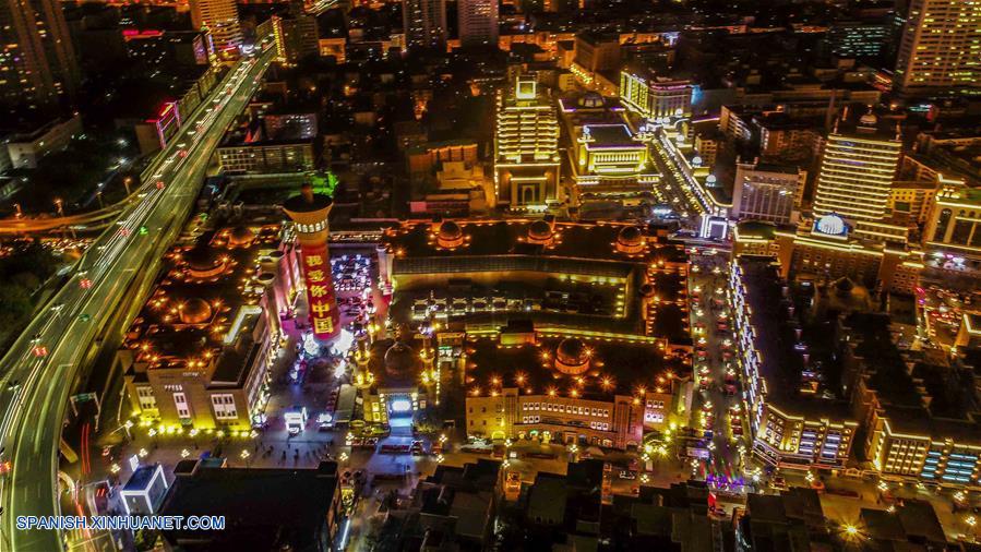 CHINA-XINJIANG-URUMQI-VISTA NOCTURNA-SERIE