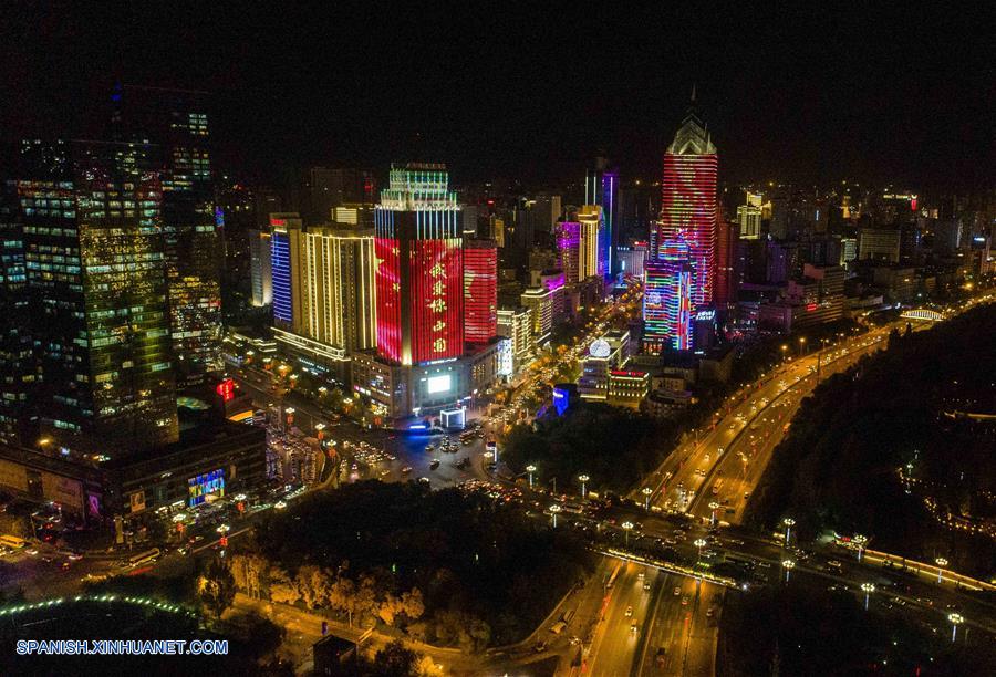 CHINA-XINJIANG-URUMQI-VISTA NOCTURNA-SERIE