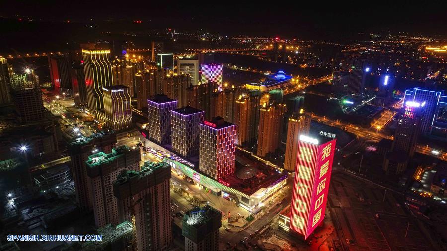 CHINA-XINJIANG-URUMQI-VISTA NOCTURNA-SERIE