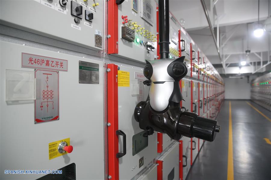 CHINA-SHANGHAI-CIIE-ROBOT PATRULLA-SUMINISTRO ELECTRICO