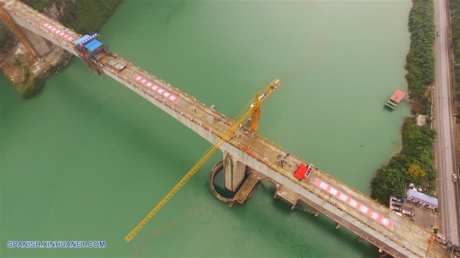 CHINA-CHONGQING-PUENTE FERROVIARIO