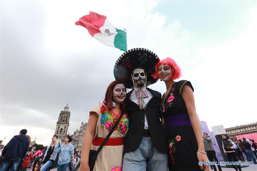 MEXICO-CIUDAD DE MEXICO-DIA DE MUERTOS-MEGA OFRENDA