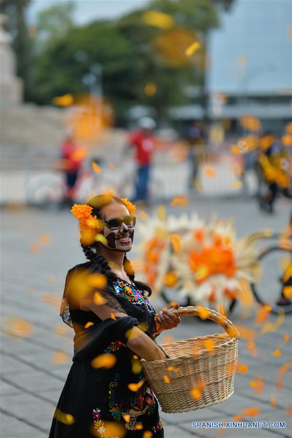 MEXICO-CIUDAD DE MEXICO-DIA DE MUERTOS-DESFILE