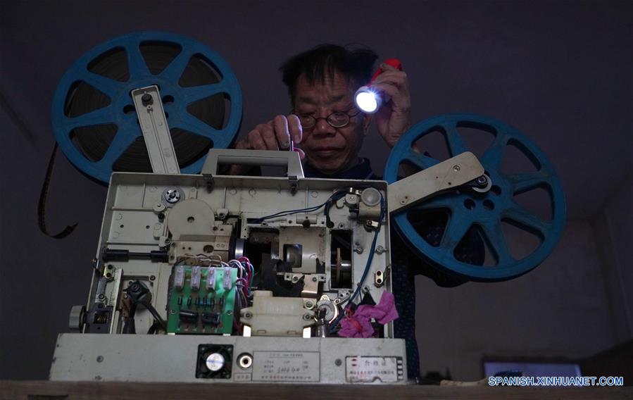 CHINA-JIANGXI-PROYECCIONISTA DE CINE  