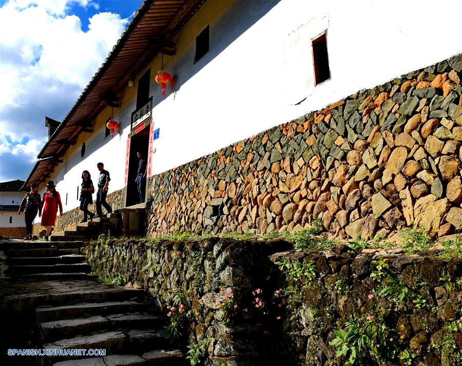 CHINA-FUJIAN-AIJING ZHUANG-PREMIO UNESCO-SERIE 