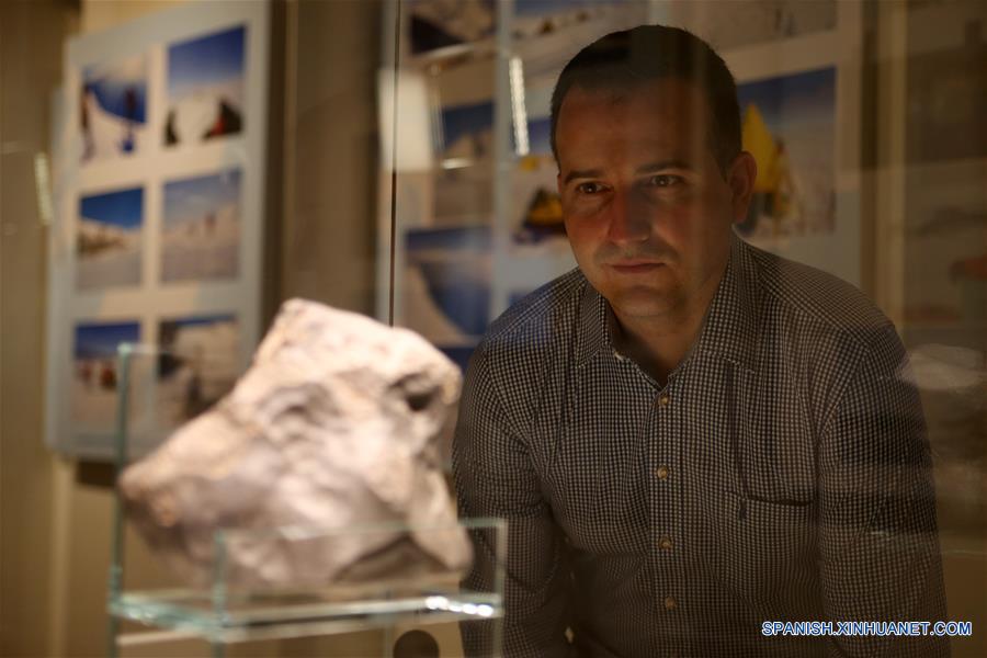 GRECIA-ATENAS-METEORITO-EXHIBICION
