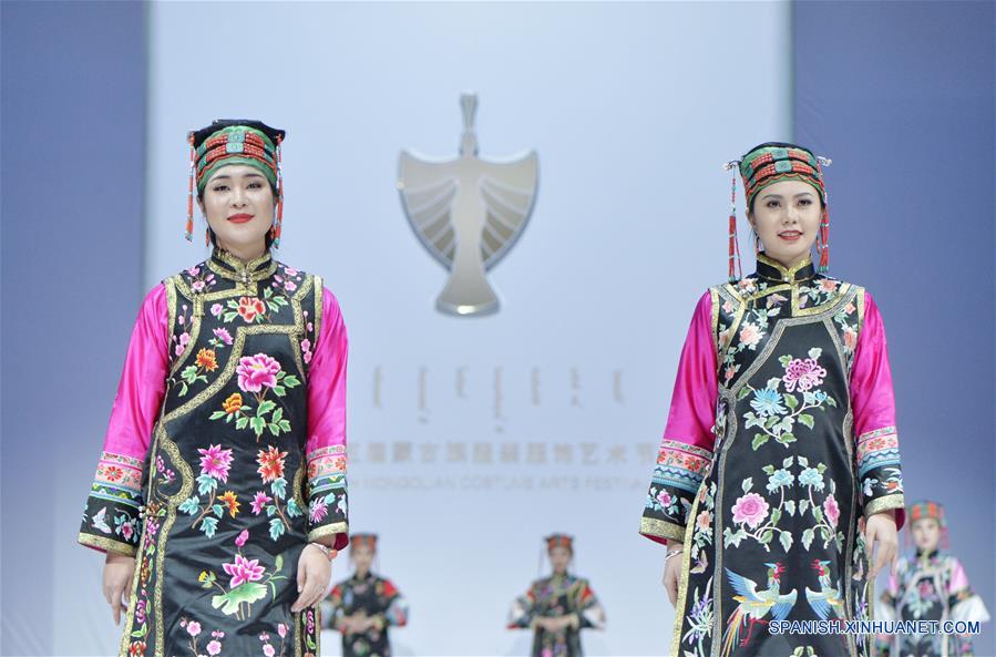 CHINA-HOHHOT-FESTIVAL DE TRAJES