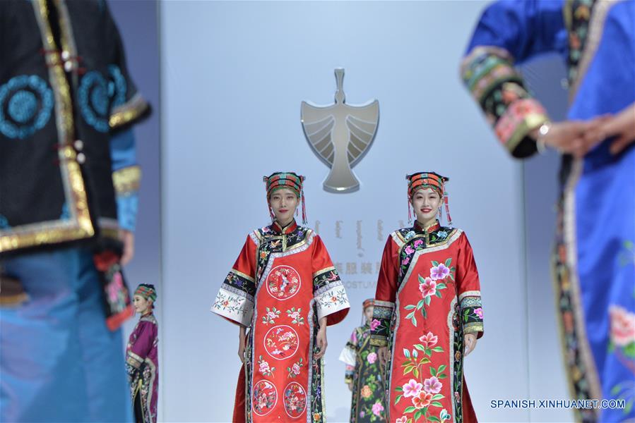 CHINA-HOHHOT-FESTIVAL DE TRAJES