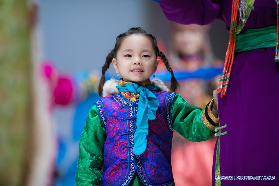CHINA-HOHHOT-FESTIVAL DE TRAJES