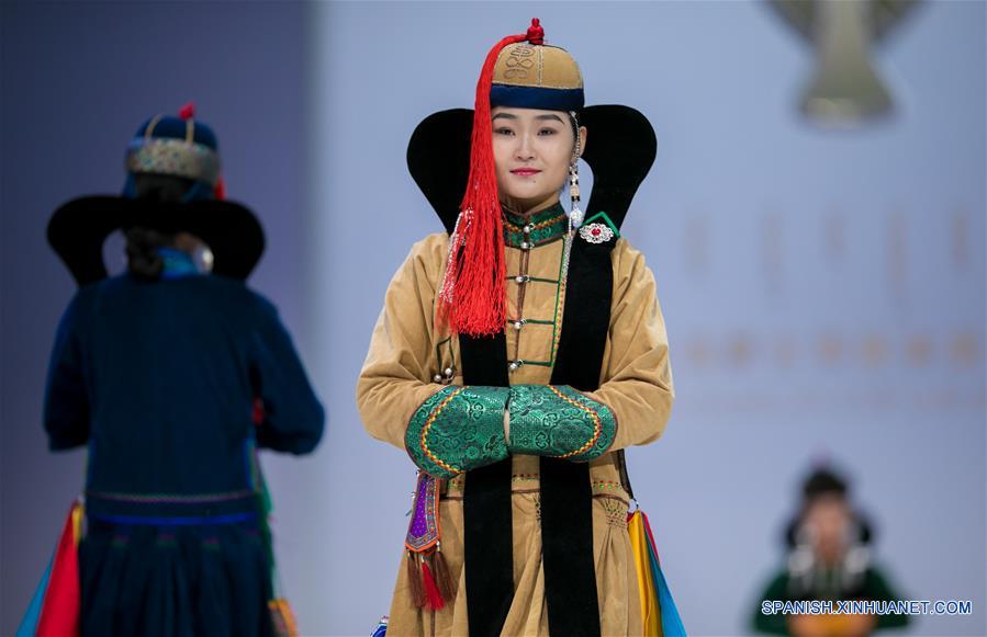 CHINA-HOHHOT-FESTIVAL DE TRAJES