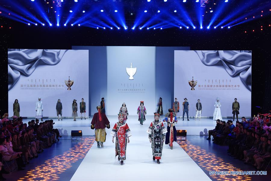 CHINA-HOHHOT-FESTIVAL DE TRAJES