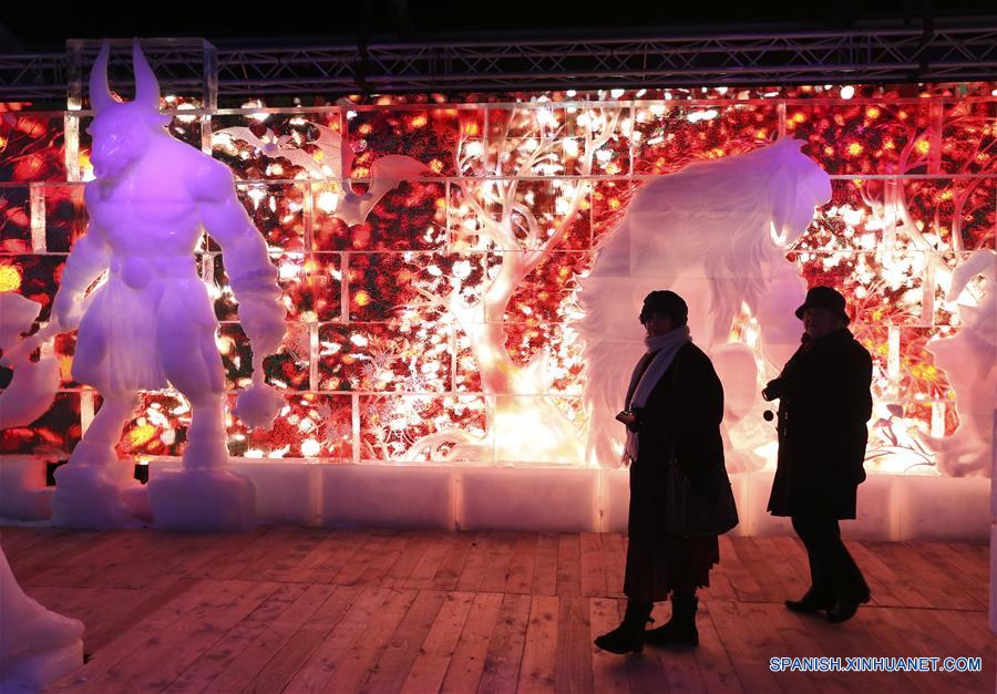 BELGICA-BRUJAS-ESCULTURA DE HIELO