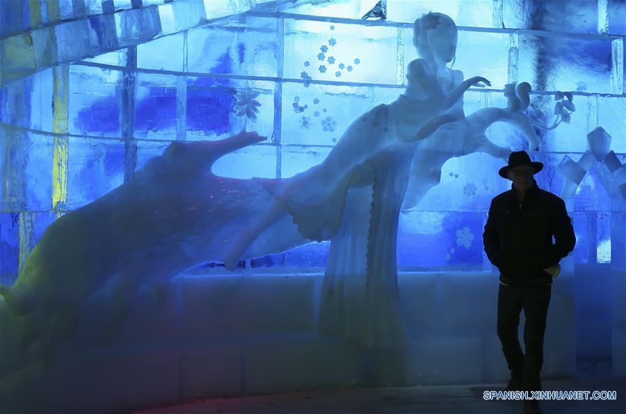 BELGICA-BRUJAS-ESCULTURA DE HIELO
