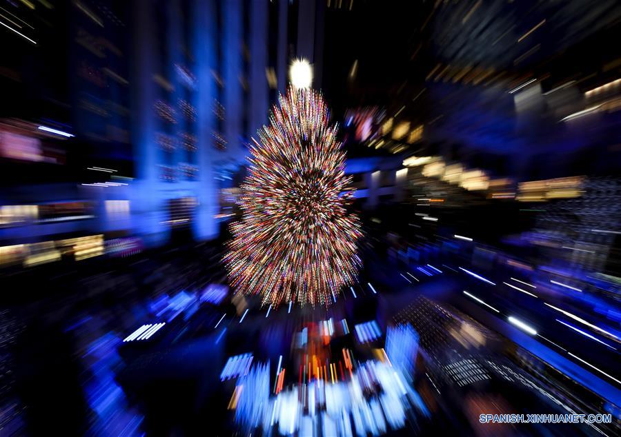 EEUU-NUEVA YORK-ROCKEFELLER CENTER-ARBOL DE NAVIDAD