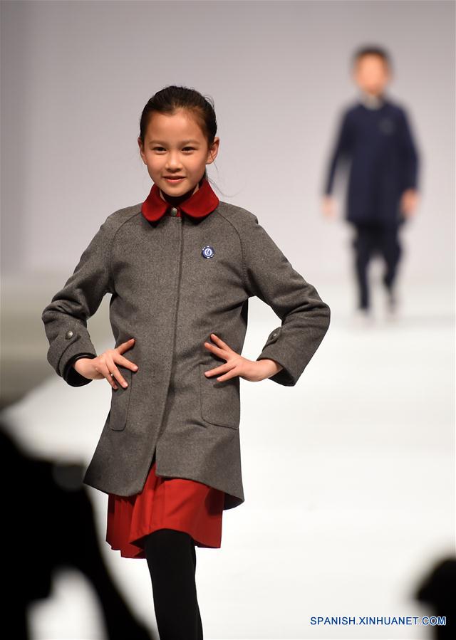 Tiza odio granero Presentan últimos diseños de uniformes escolares en Beijing |  Spanish.xinhuanet.com
