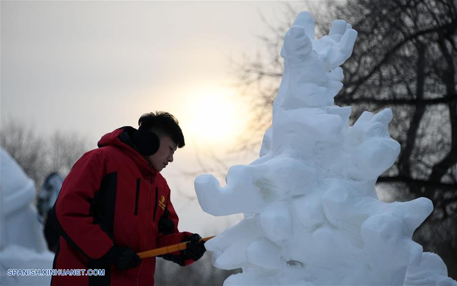 CHINA-HEILONGJIANG-ESCULTURA DE NIEVE