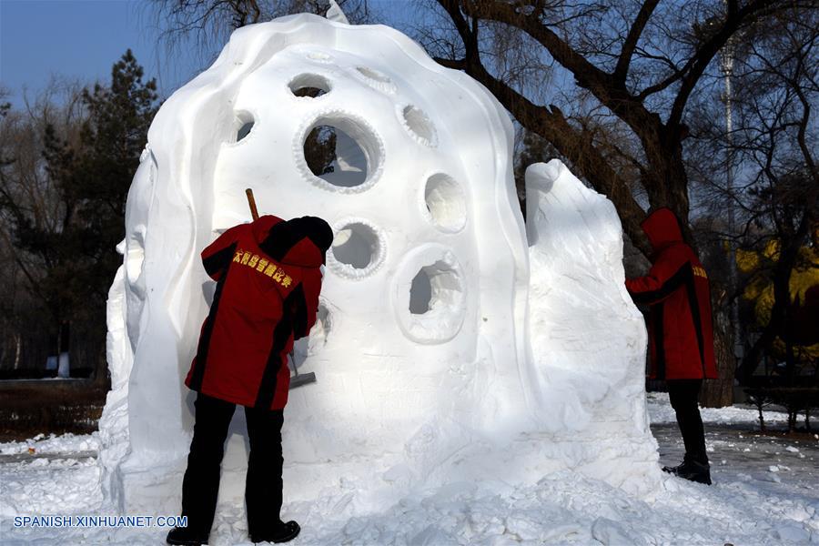 CHINA-HEILONGJIANG-ESCULTURA DE NIEVE