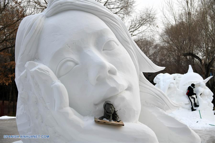 CHINA-HEILONGJIANG-ESCULTURA DE NIEVE