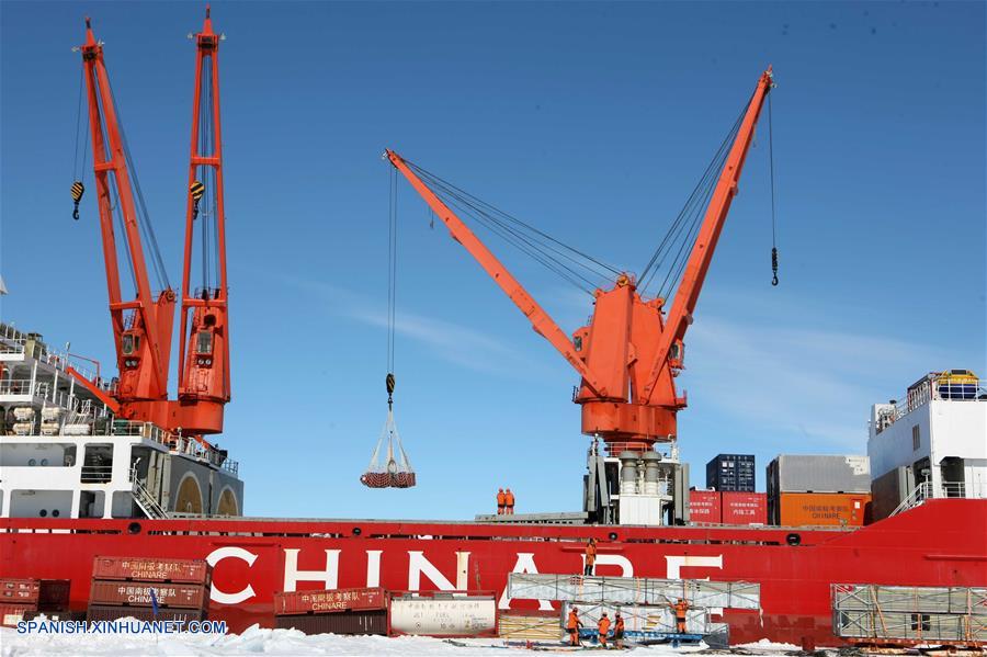 ANTARTIDA-ESTACION ZHONGSHAN-XUELONG-OPERACION DE DESCARGA-SERIE