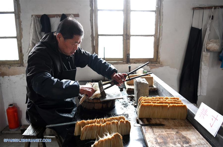CHINA-ANHUI-PINCELES DE TINTA XUAN-FABRICACION 