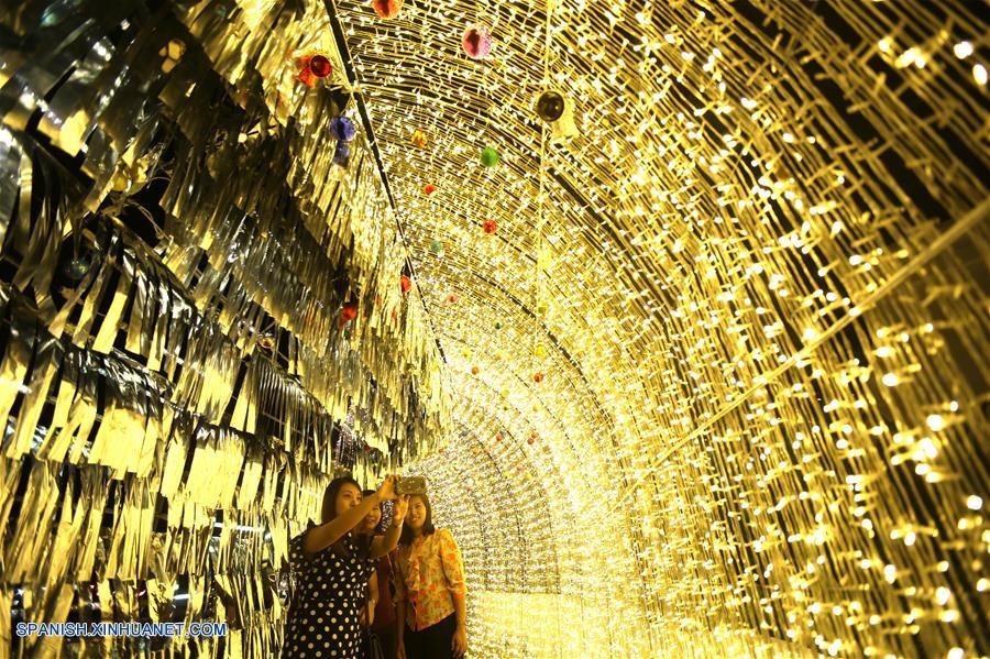 MYANMAR-YANGON-NAVIDAD